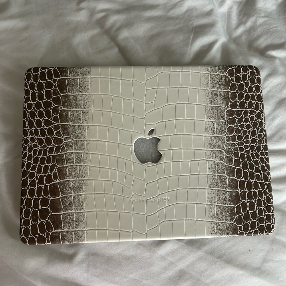 NWT Crocodile Pattern Laptop Case with Apple Logo: MacBook Air 13”